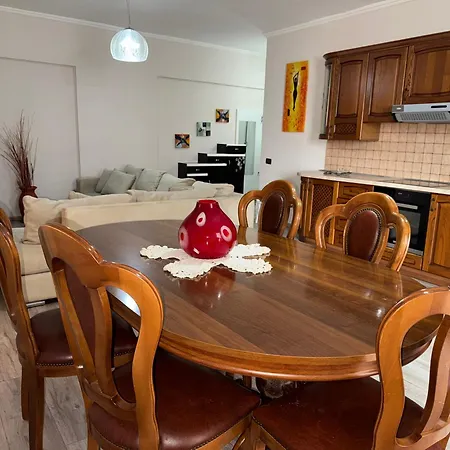 Apartment Cozy In Komuna E Parisit,
