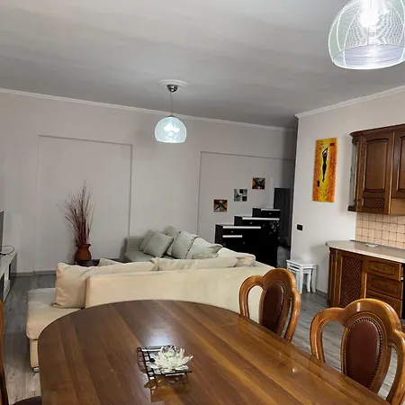 Apartment Cozy In Komuna E Parisit, *